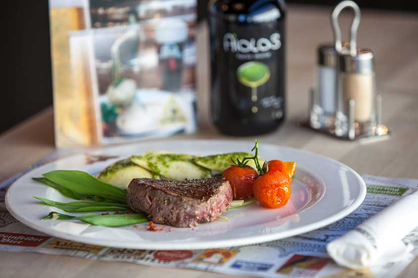Braten mit Olivenöl - Aiolos extra nativ